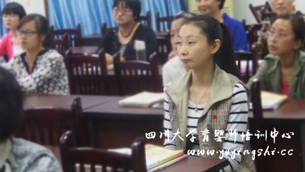 学员认真听课