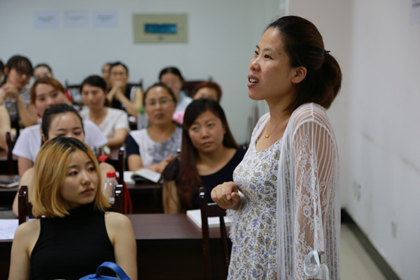 准妈妈学员正在分享学习目的